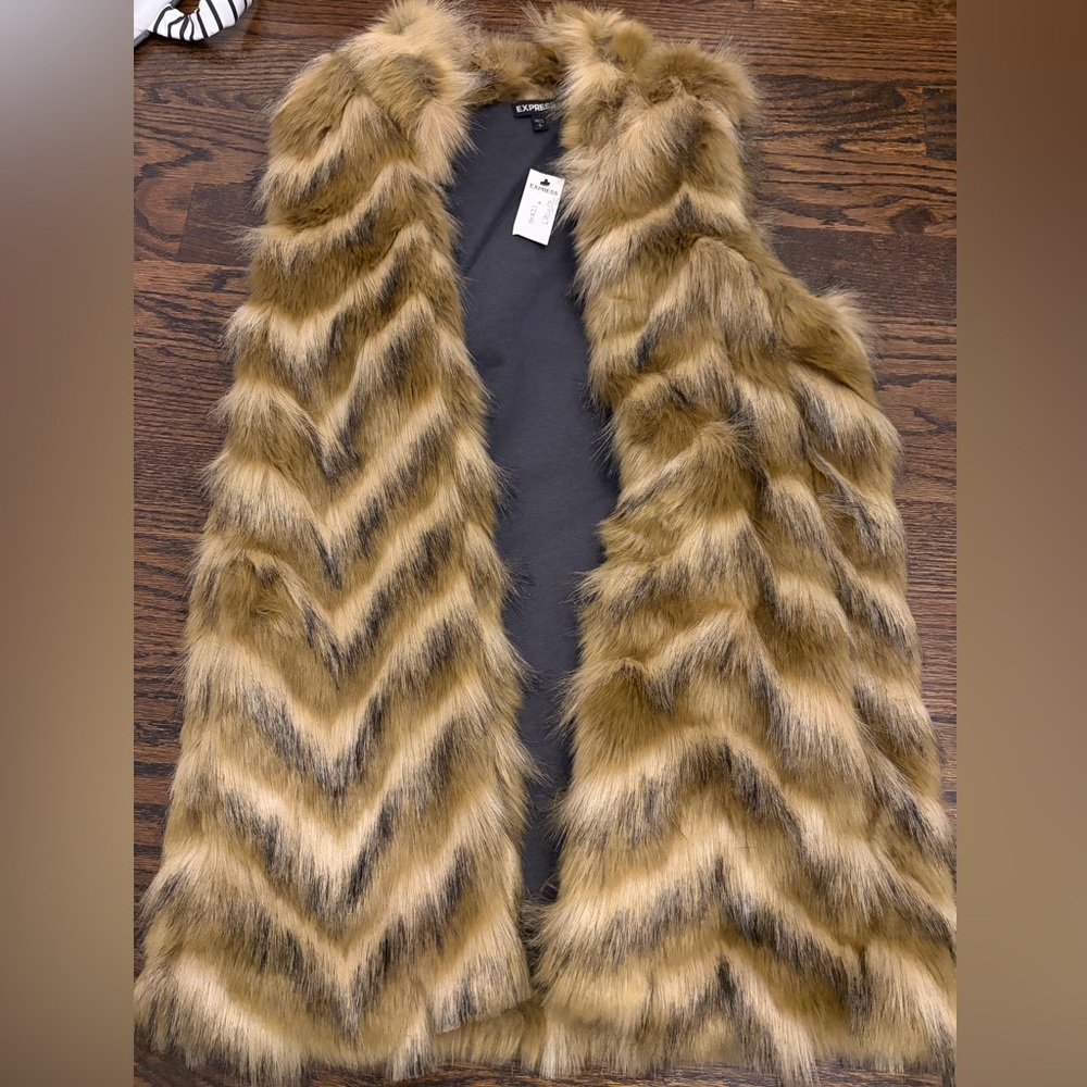NWT Express size small faux fur vest